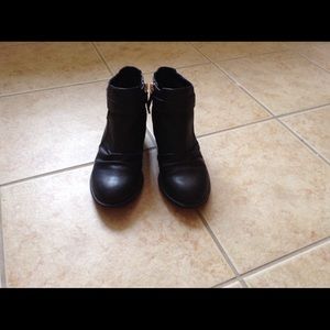 Dr. Scholls Black Booties size 8